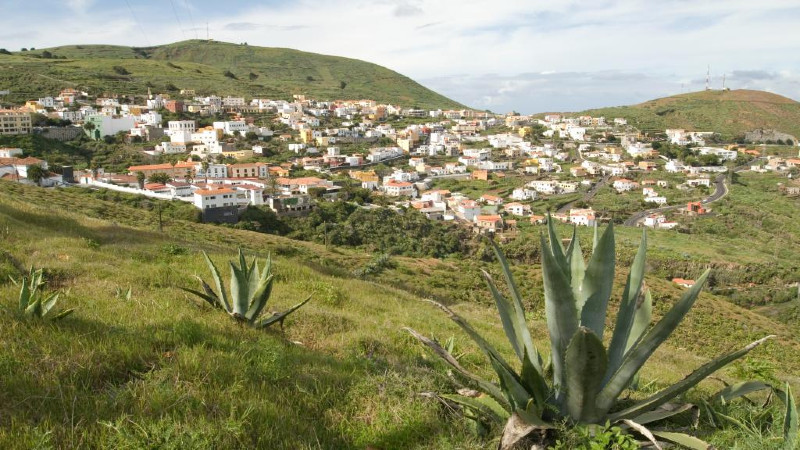 Flyg till Gran Canaria vidare till Hierro med inrikesflyg